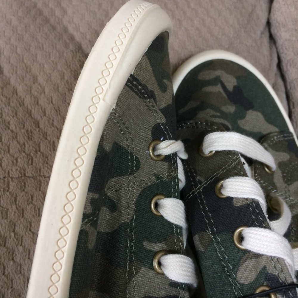 Time and Tru Camo Shoes Size 9 - Picture 11 of 11